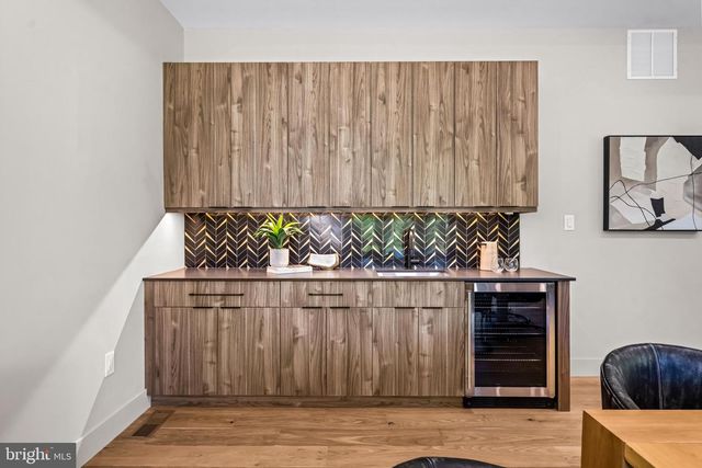 319 E CENTRAL AVE, Moorestown, NJ 08057