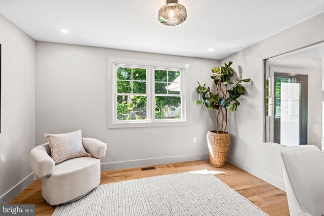 319 E CENTRAL AVE, Moorestown, NJ 08057