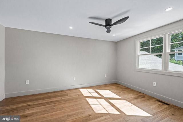 319 E CENTRAL AVE, Moorestown, NJ 08057