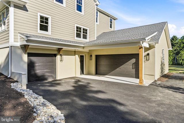 319 E CENTRAL AVE, Moorestown, NJ 08057