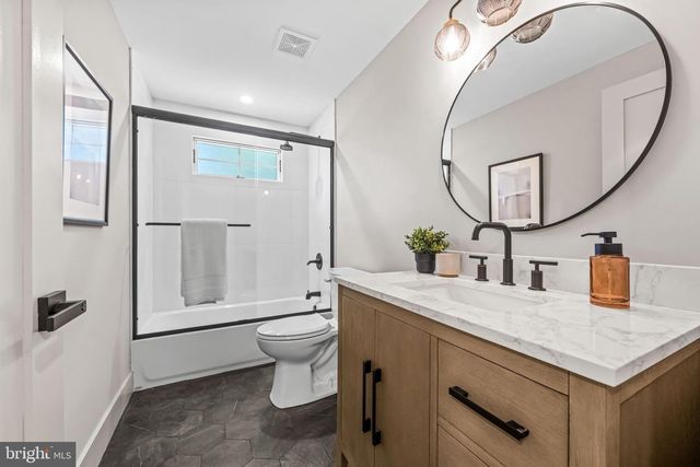 319 E CENTRAL AVE, Moorestown, NJ 08057