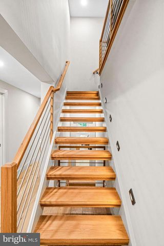 319 E CENTRAL AVE, Moorestown, NJ 08057