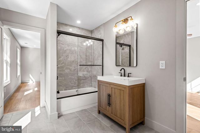 319 E CENTRAL AVE, Moorestown, NJ 08057