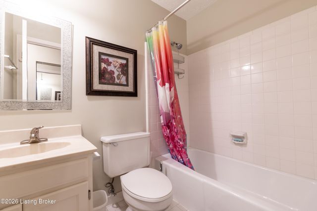3030 Breckenridge Ln 433, Louisville, KY 40220