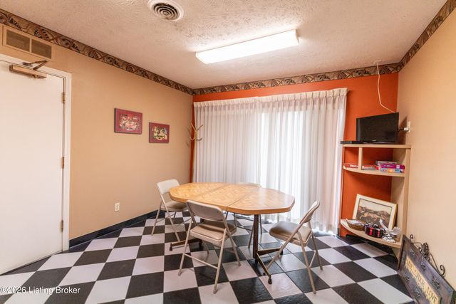 3030 Breckenridge Ln 433, Louisville, KY 40220