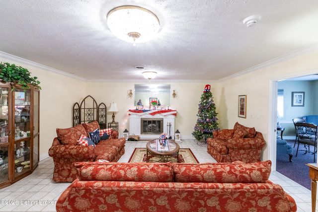 3030 Breckenridge Ln 433, Louisville, KY 40220