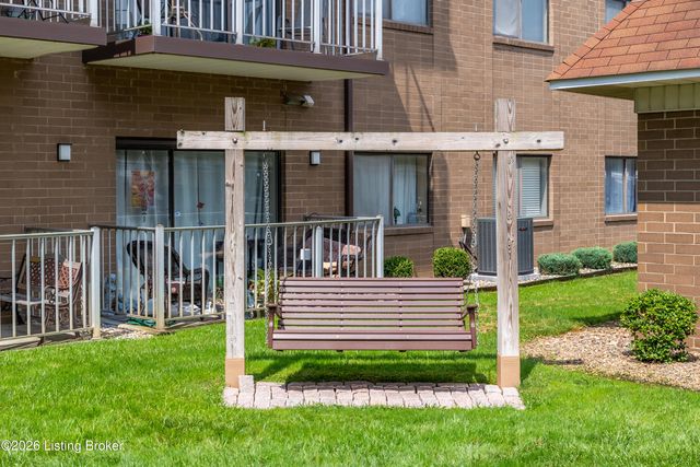 3030 Breckenridge Ln 433, Louisville, KY 40220