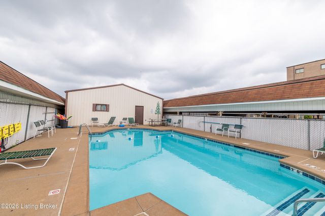 3030 Breckenridge Ln 433, Louisville, KY 40220