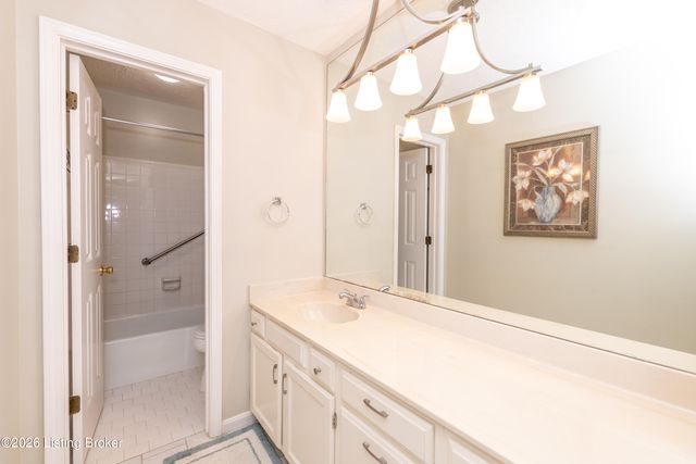 3030 Breckenridge Ln 433, Louisville, KY 40220