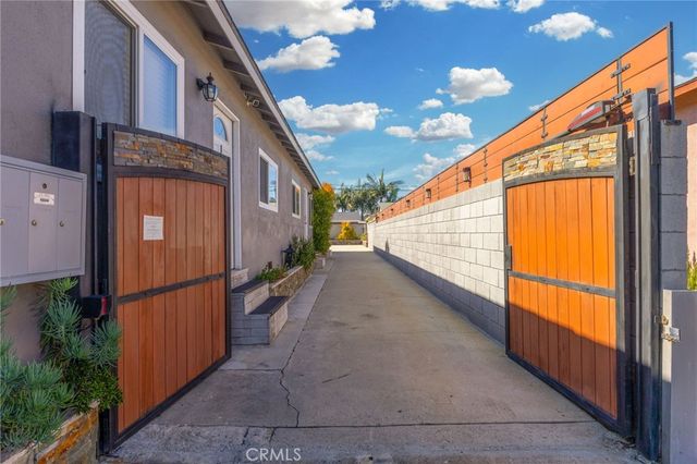 11521 Inglewood Avenue, Hawthorne, CA 90250