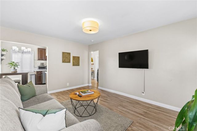 11521 Inglewood Avenue, Hawthorne, CA 90250