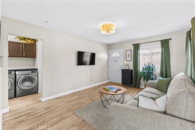 11521 Inglewood Avenue, Hawthorne, CA 90250