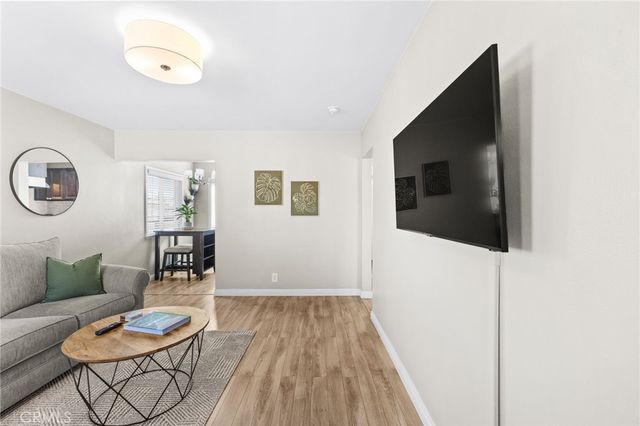 11521 Inglewood Avenue, Hawthorne, CA 90250