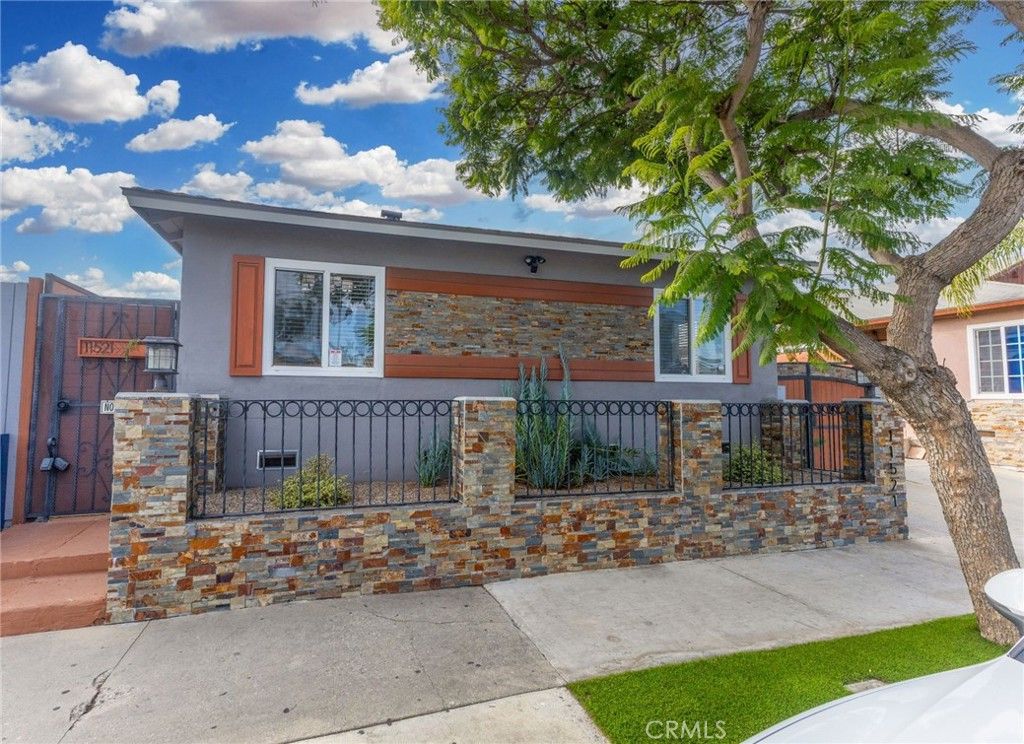 11521 Inglewood Avenue, Hawthorne, CA 90250