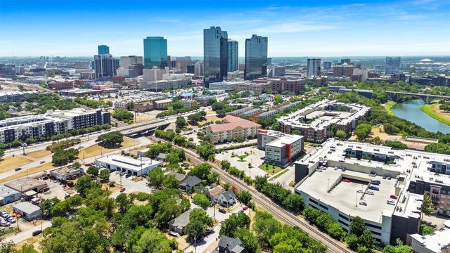 314 N Harding Street, Fort Worth, TX 76102