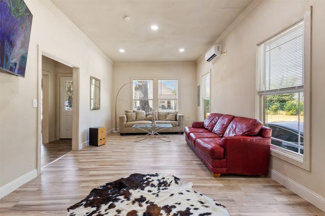 314 N Harding Street, Fort Worth, TX 76102