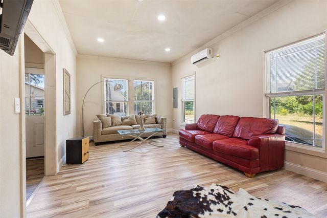 314 N Harding Street, Fort Worth, TX 76102