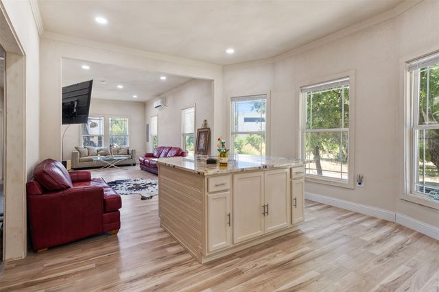 314 N Harding Street, Fort Worth, TX 76102