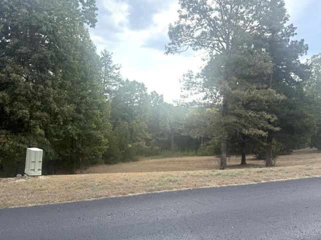 121 Ranch Road, Saddlebrooke, MO 65630