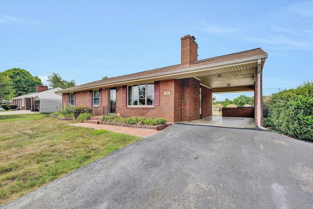 3903 Harvest LN NW, Roanoke, VA 24017