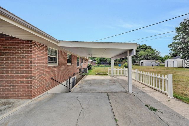 3903 Harvest LN NW, Roanoke, VA 24017