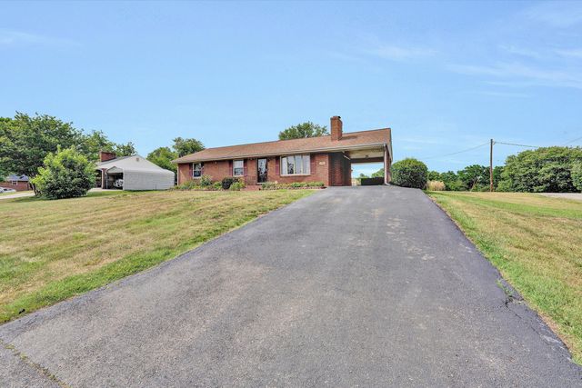3903 Harvest LN NW, Roanoke, VA 24017
