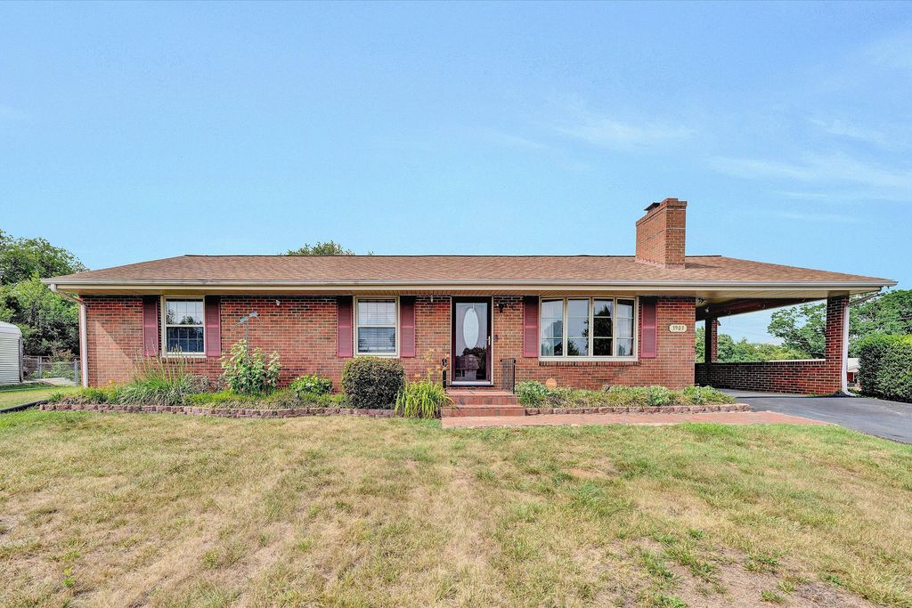 3903 Harvest LN NW, Roanoke, VA 24017