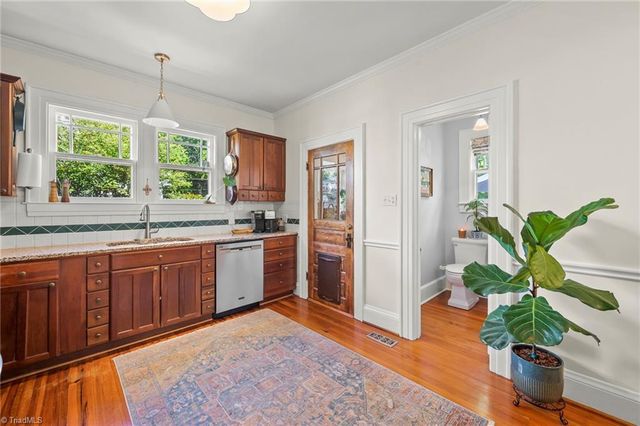 1051 S Hawthorne Road, Winston-salem, NC 27103