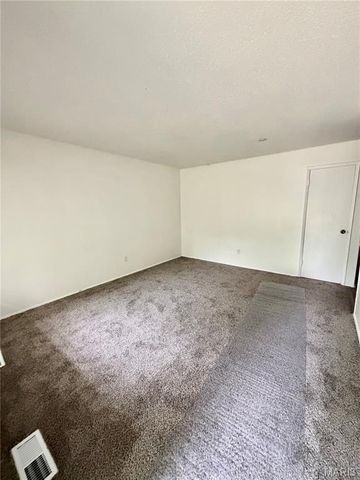 10619 Foxlair Drive, St Louis, MO 63137
