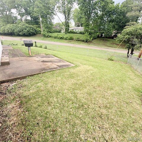 10619 Foxlair Drive, St Louis, MO 63137