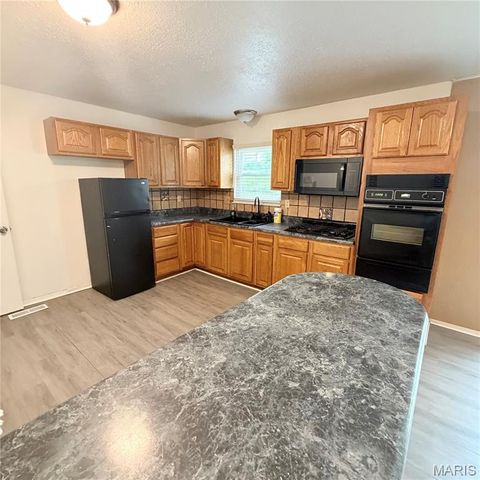10619 Foxlair Drive, St Louis, MO 63137