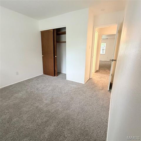 10619 Foxlair Drive, St Louis, MO 63137
