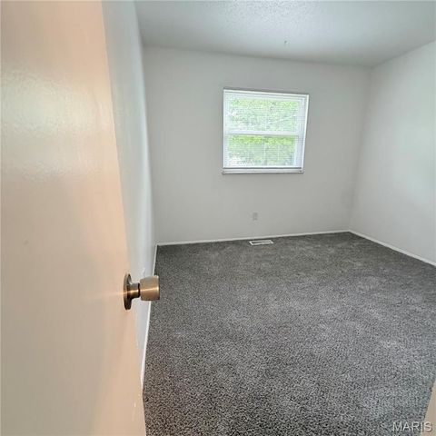 10619 Foxlair Drive, St Louis, MO 63137