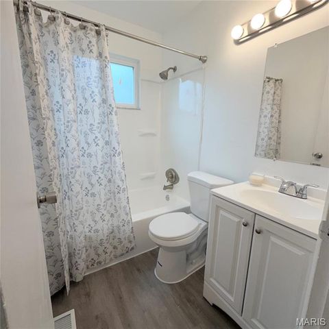 10619 Foxlair Drive, St Louis, MO 63137