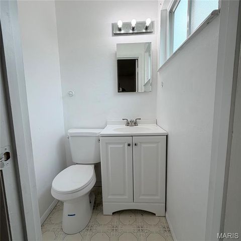 10619 Foxlair Drive, St Louis, MO 63137