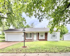 10619 Foxlair Drive, St Louis, MO 63137