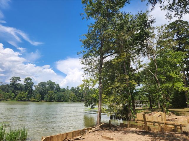 25810 Lakewater Drive, Houston, TX 77336
