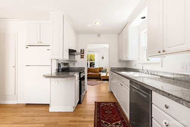 8633 36th Ave SW, Seattle, WA 98126