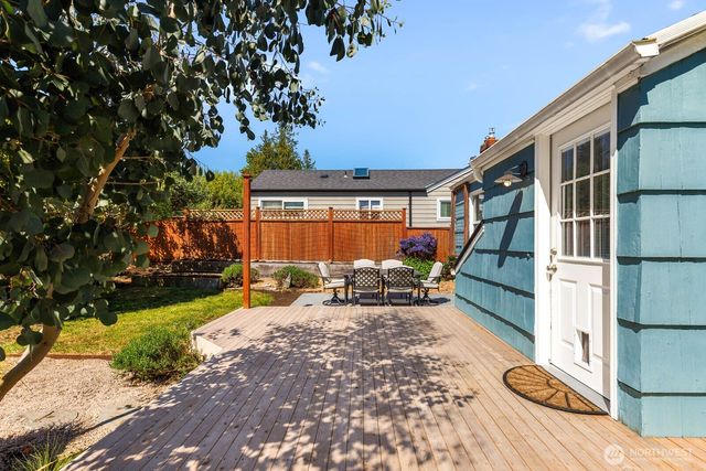 8633 36th Ave SW, Seattle, WA 98126