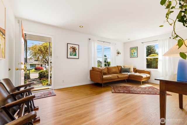 8633 36th Ave SW, Seattle, WA 98126