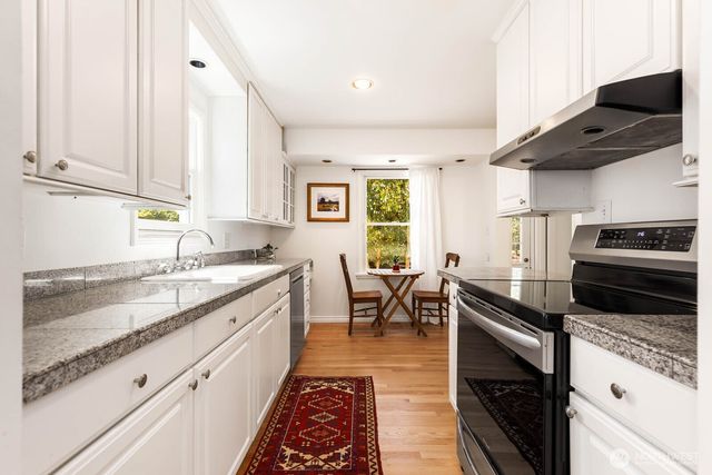 8633 36th Ave SW, Seattle, WA 98126