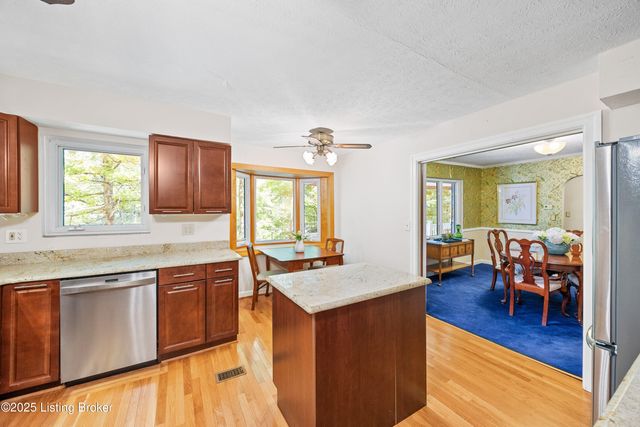 322 Kenwood Hill Rd, Louisville, KY 40214