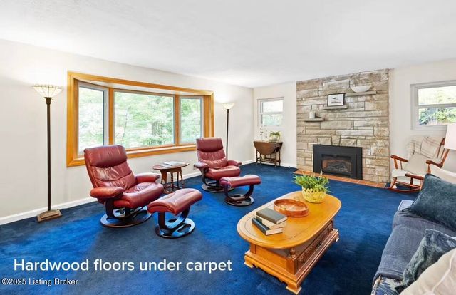 322 Kenwood Hill Rd, Louisville, KY 40214