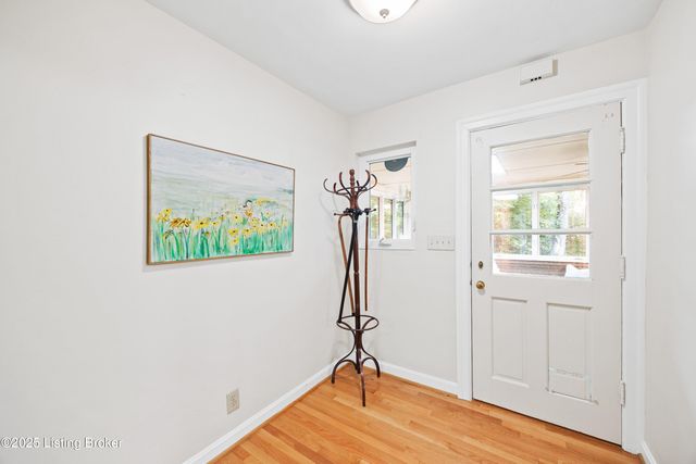 322 Kenwood Hill Rd, Louisville, KY 40214