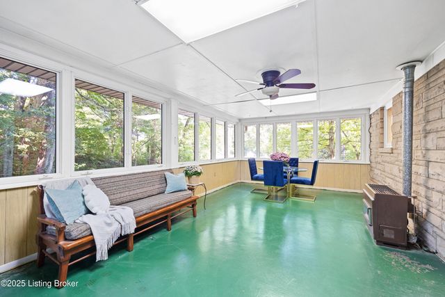 322 Kenwood Hill Rd, Louisville, KY 40214