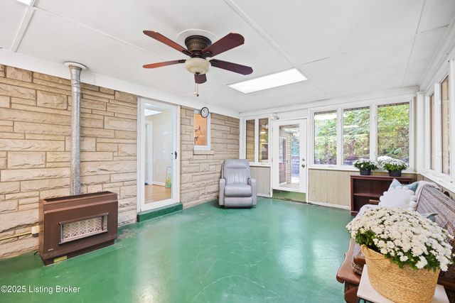 322 Kenwood Hill Rd, Louisville, KY 40214