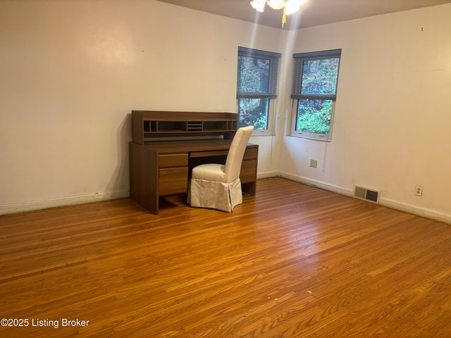 322 Kenwood Hill Rd, Louisville, KY 40214