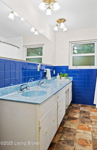 322 Kenwood Hill Rd, Louisville, KY 40214