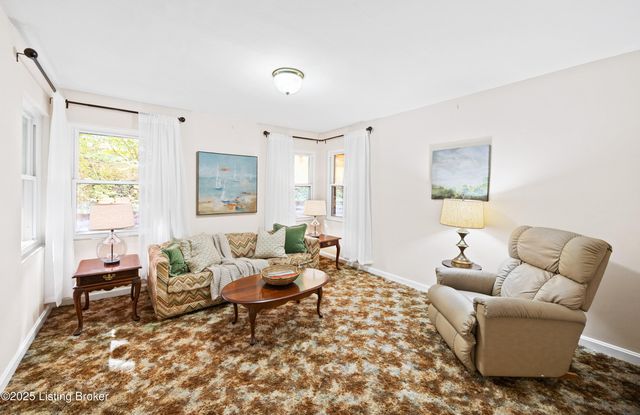 322 Kenwood Hill Rd, Louisville, KY 40214