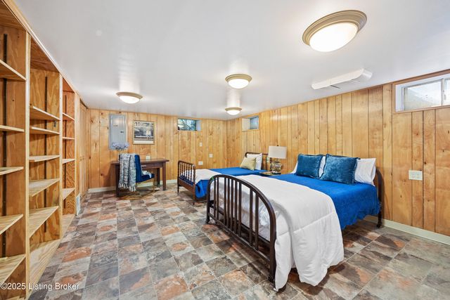 322 Kenwood Hill Rd, Louisville, KY 40214